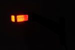 FRISTOM FT-145 LED Umrissleuchte, links, auf einem Gummiarm